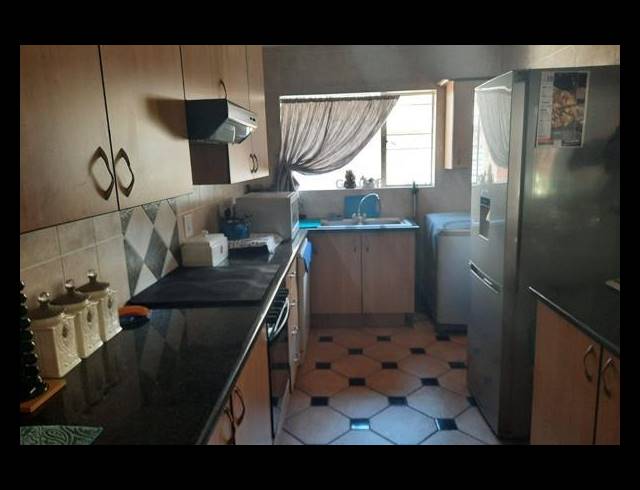 3 BEDROOM TOWNHOUSE FOR SALE IN NEW REDRUTH